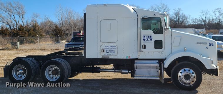 image for item FW9625 2005 Kenworth T800  semi truck