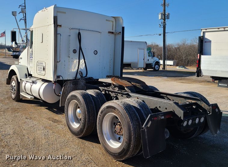 image for item FW9625 2005 Kenworth T800  semi truck