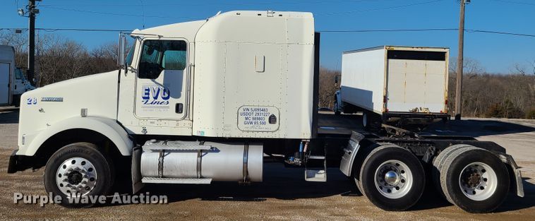 image for item FW9625 2005 Kenworth T800  semi truck