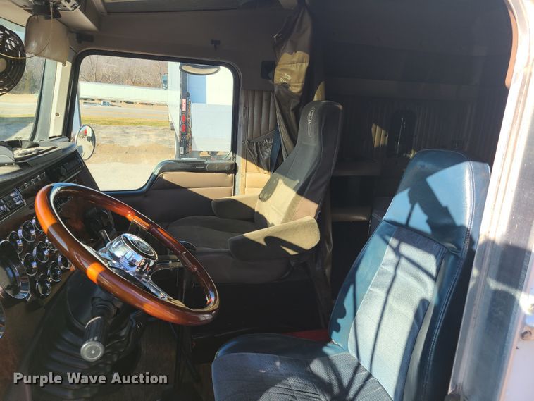 image for item FW9625 2005 Kenworth T800  semi truck