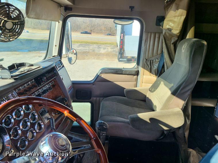 image for item FW9625 2005 Kenworth T800  semi truck