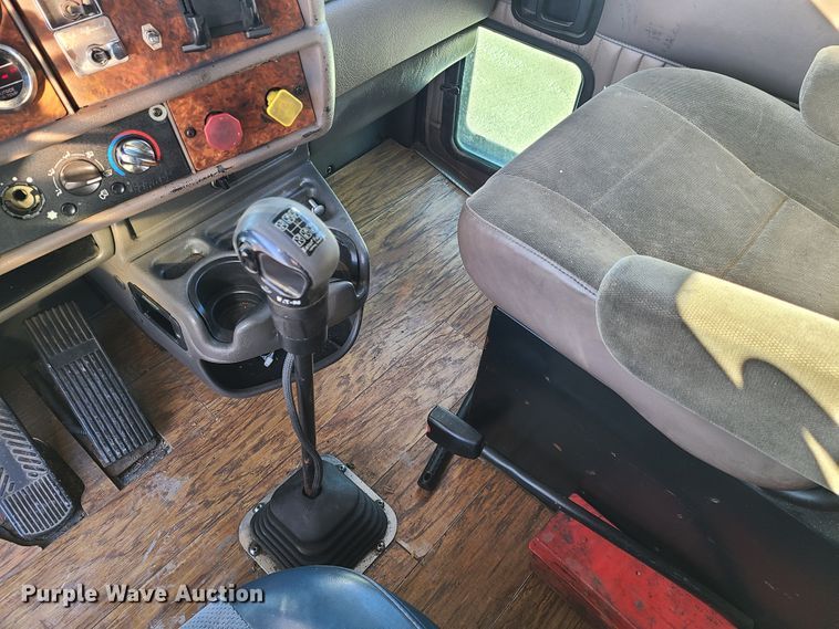 image for item FW9625 2005 Kenworth T800  semi truck