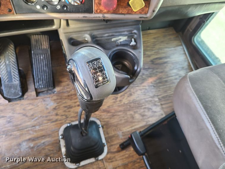 image for item FW9625 2005 Kenworth T800  semi truck