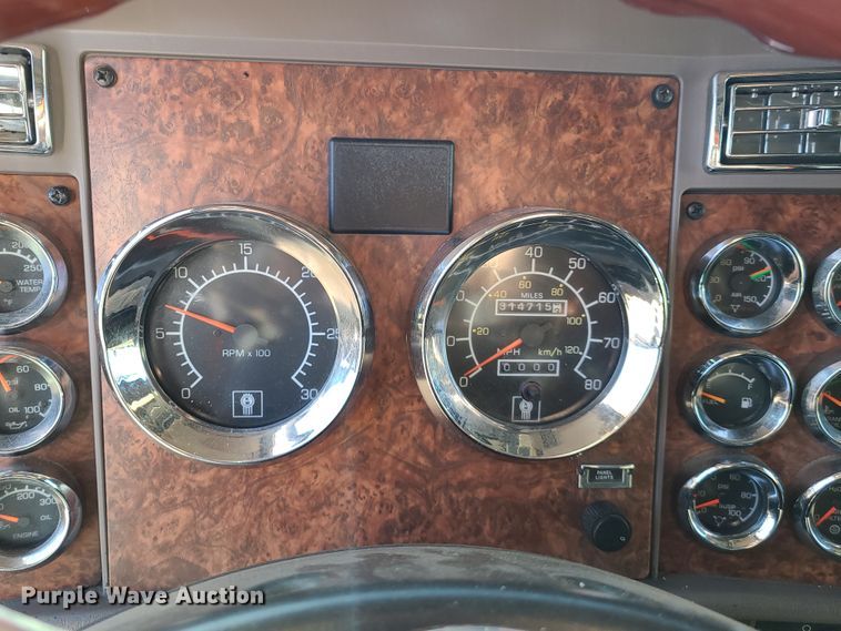 image for item FW9625 2005 Kenworth T800  semi truck