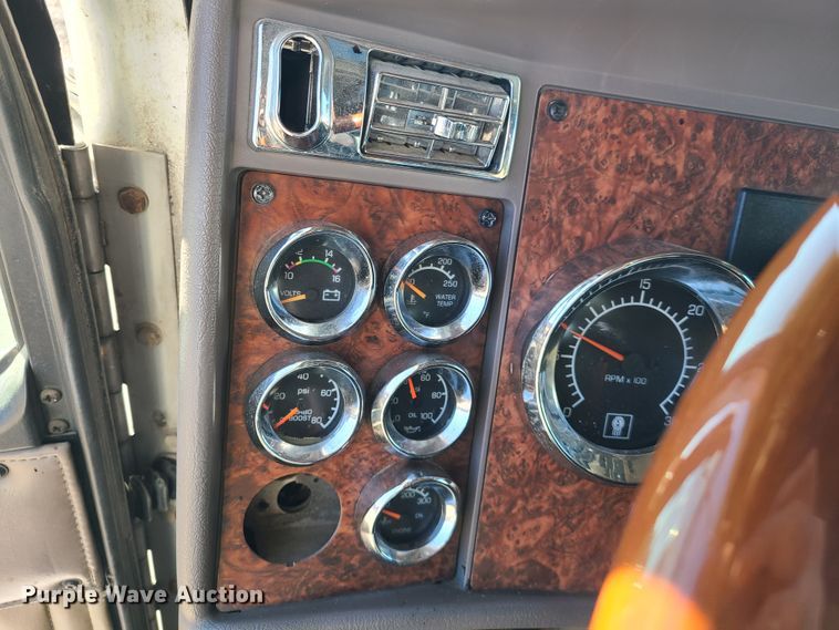 image for item FW9625 2005 Kenworth T800  semi truck