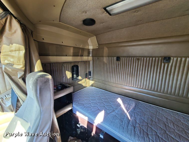 image for item FW9625 2005 Kenworth T800  semi truck