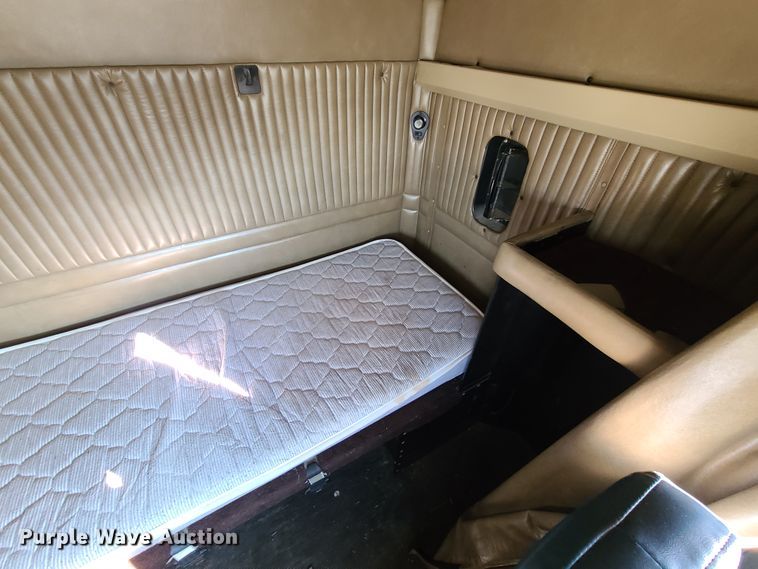 image for item FW9625 2005 Kenworth T800  semi truck