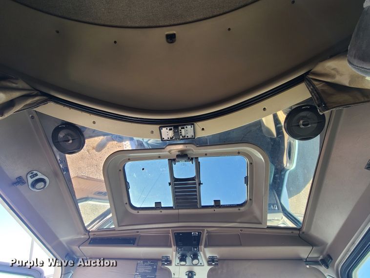 image for item FW9625 2005 Kenworth T800  semi truck