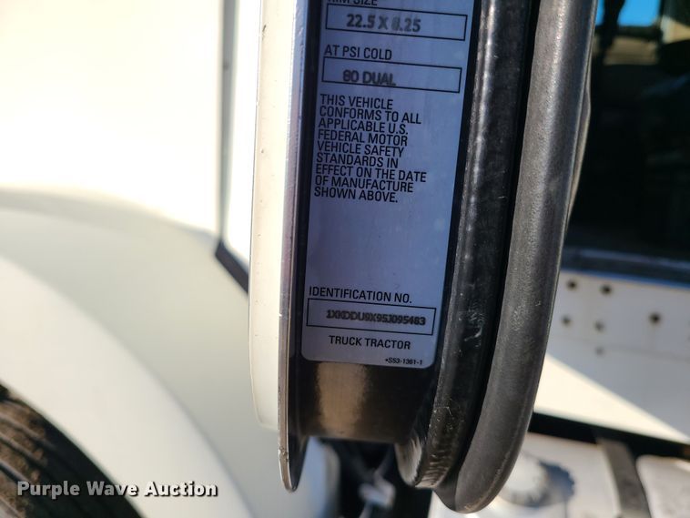 image for item FW9625 2005 Kenworth T800  semi truck