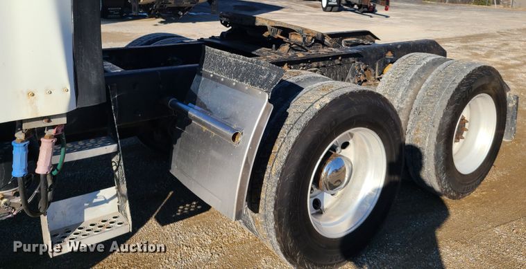 image for item FW9625 2005 Kenworth T800  semi truck