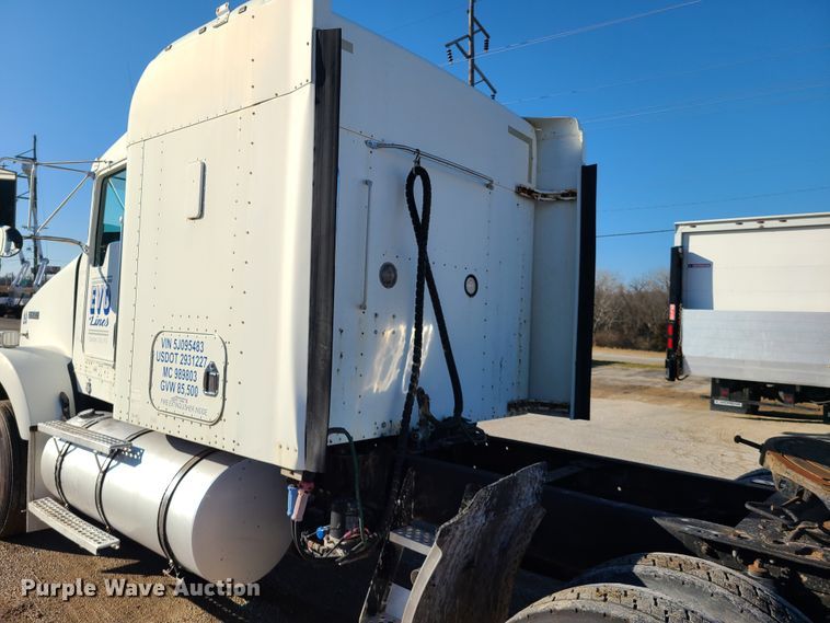 image for item FW9625 2005 Kenworth T800  semi truck