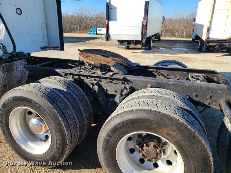 image for item FW9625 2005 Kenworth T800  semi truck