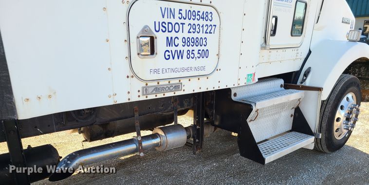 image for item FW9625 2005 Kenworth T800  semi truck