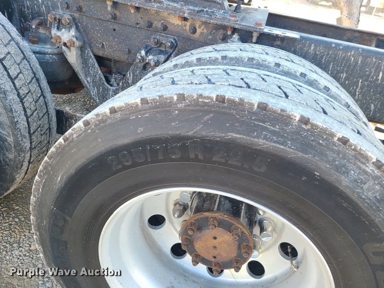 image for item FW9625 2005 Kenworth T800  semi truck