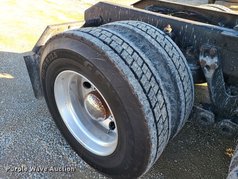 image for item FW9625 2005 Kenworth T800  semi truck