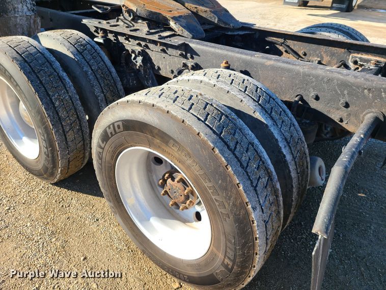 image for item FW9625 2005 Kenworth T800  semi truck