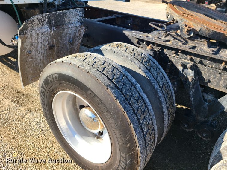 image for item FW9625 2005 Kenworth T800  semi truck