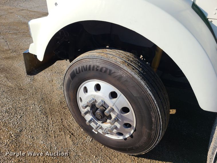 image for item FW9625 2005 Kenworth T800  semi truck