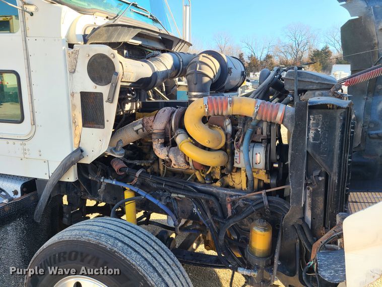 image for item FW9625 2005 Kenworth T800  semi truck