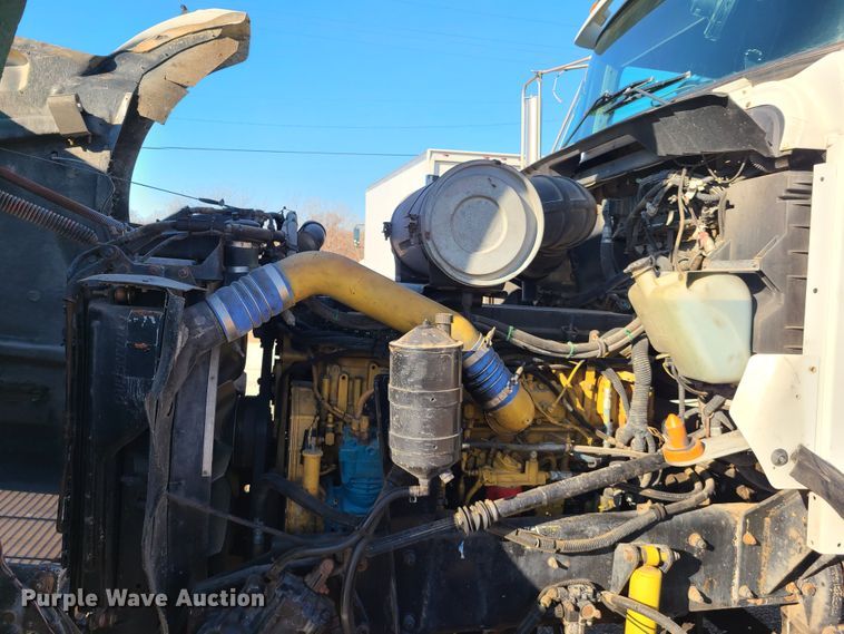 image for item FW9625 2005 Kenworth T800  semi truck