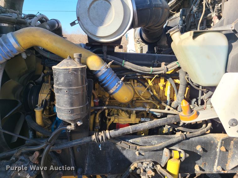 image for item FW9625 2005 Kenworth T800  semi truck