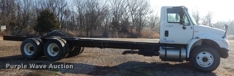 image for item GK9683 2009 International DuraStar 4400  truck cab and chassis
