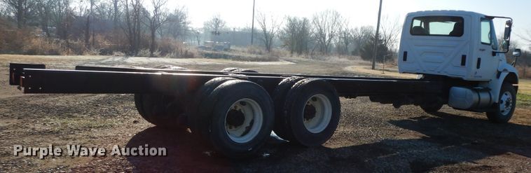 image for item GK9683 2009 International DuraStar 4400  truck cab and chassis