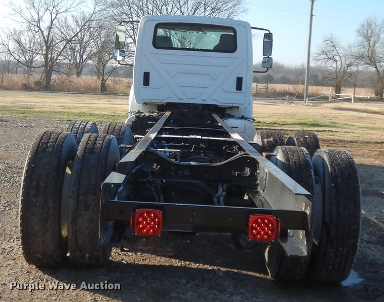 image for item GK9683 2009 International DuraStar 4400  truck cab and chassis