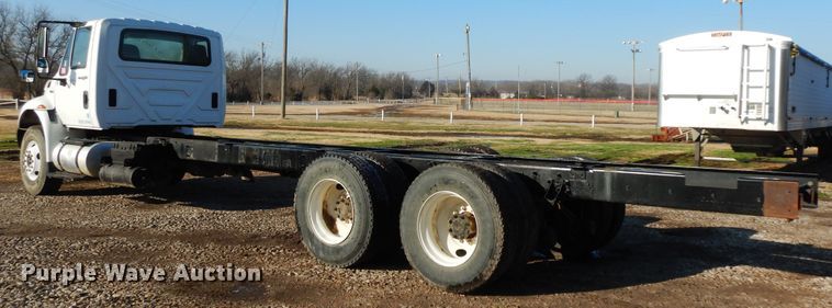 image for item GK9683 2009 International DuraStar 4400  truck cab and chassis