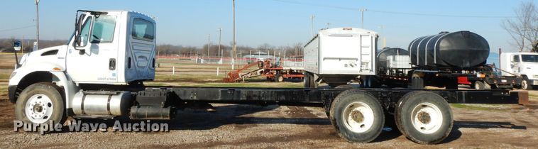 image for item GK9683 2009 International DuraStar 4400  truck cab and chassis