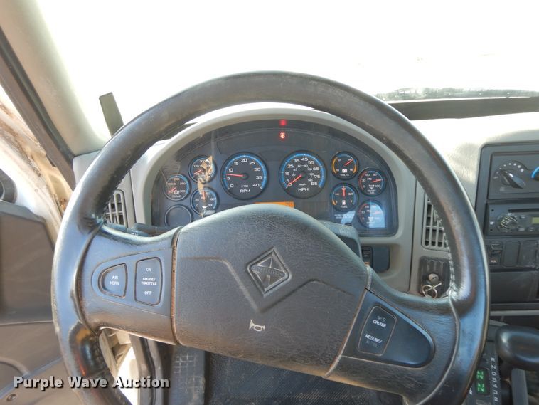 image for item GK9683 2009 International DuraStar 4400  truck cab and chassis