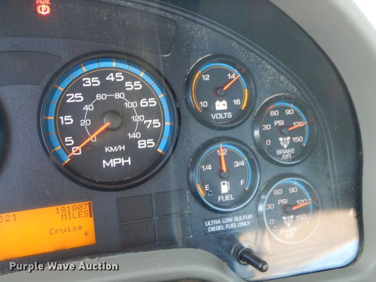 image for item GK9683 2009 International DuraStar 4400  truck cab and chassis