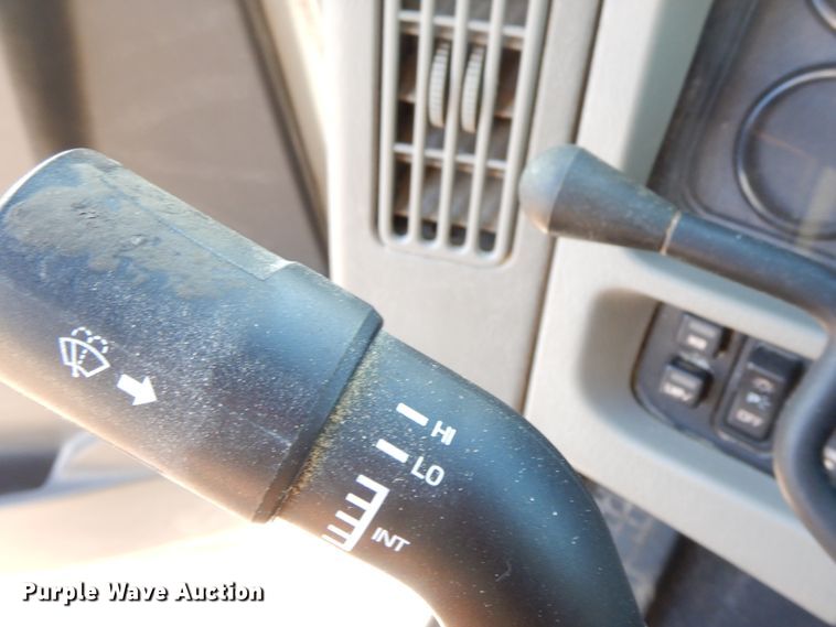 image for item GK9683 2009 International DuraStar 4400  truck cab and chassis