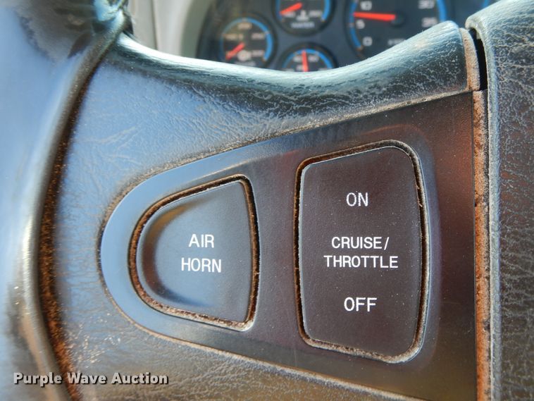 image for item GK9683 2009 International DuraStar 4400  truck cab and chassis