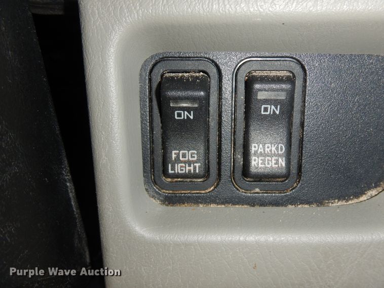 image for item GK9683 2009 International DuraStar 4400  truck cab and chassis