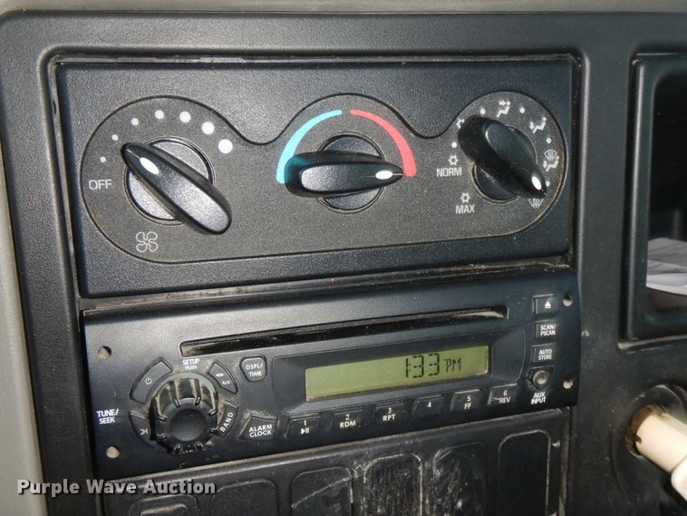 image for item GK9683 2009 International DuraStar 4400  truck cab and chassis