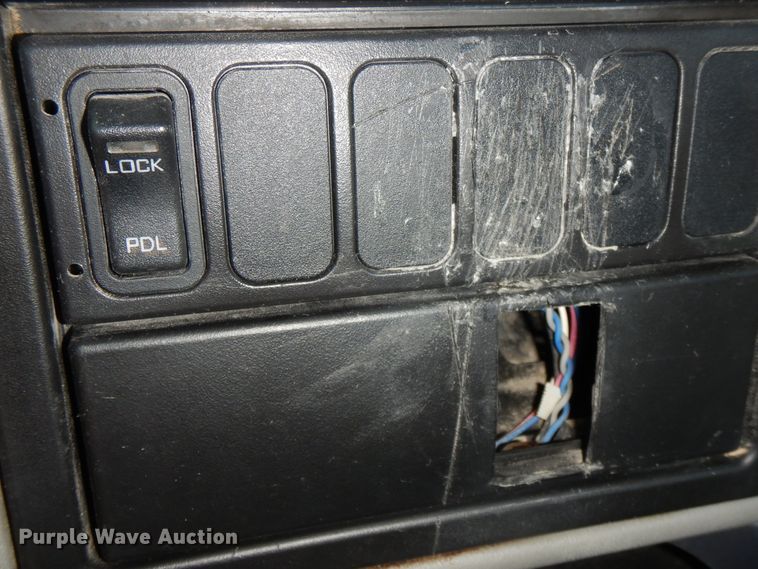 image for item GK9683 2009 International DuraStar 4400  truck cab and chassis