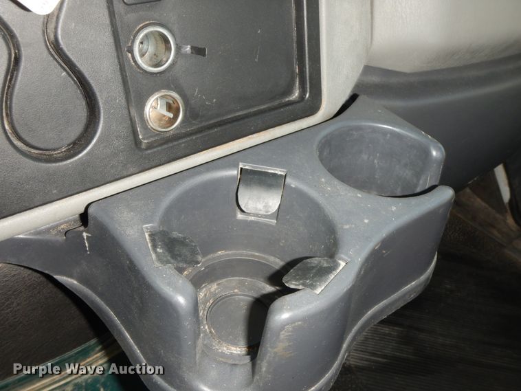 image for item GK9683 2009 International DuraStar 4400  truck cab and chassis