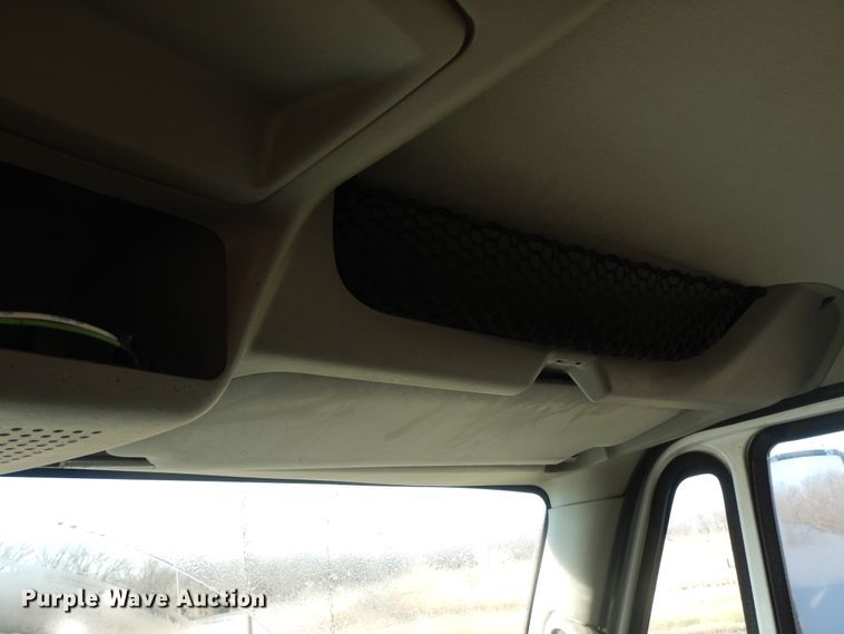 image for item GK9683 2009 International DuraStar 4400  truck cab and chassis