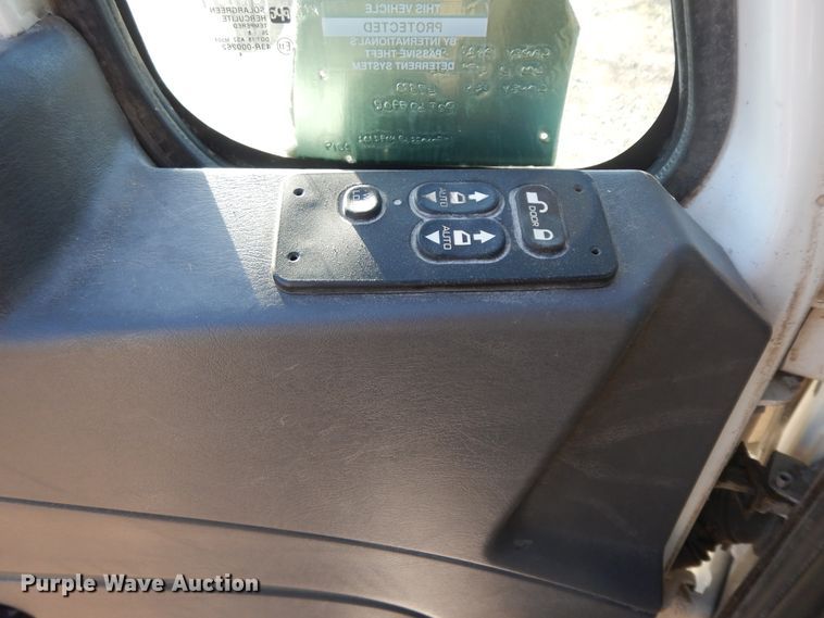 image for item GK9683 2009 International DuraStar 4400  truck cab and chassis