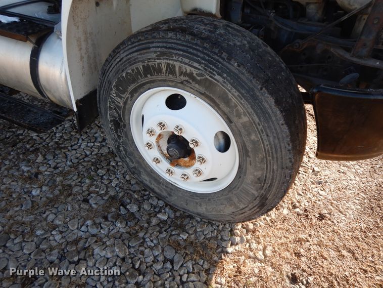 image for item GK9683 2009 International DuraStar 4400  truck cab and chassis