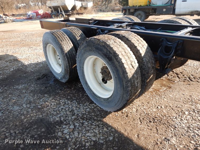 image for item GK9683 2009 International DuraStar 4400  truck cab and chassis