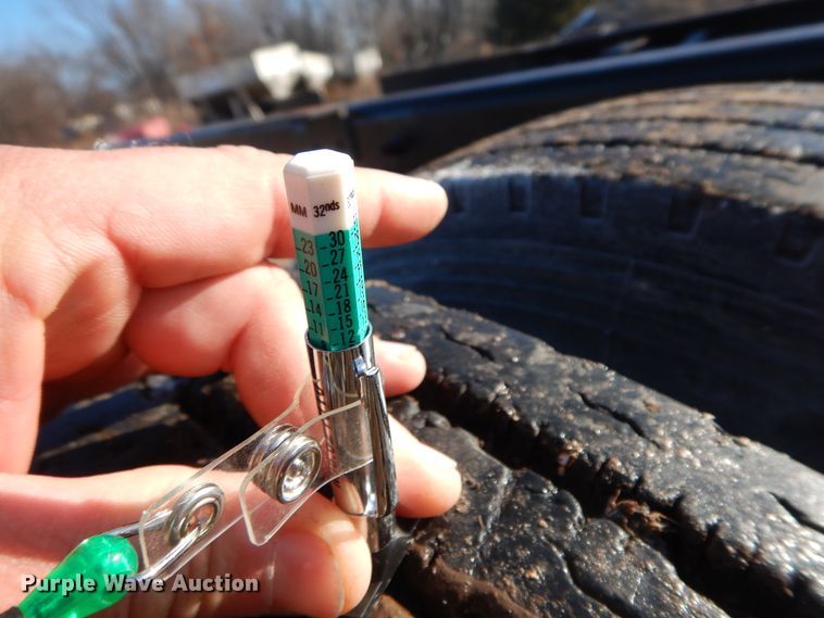 image for item GK9683 2009 International DuraStar 4400  truck cab and chassis