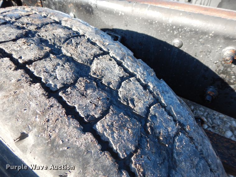 image for item GK9683 2009 International DuraStar 4400  truck cab and chassis