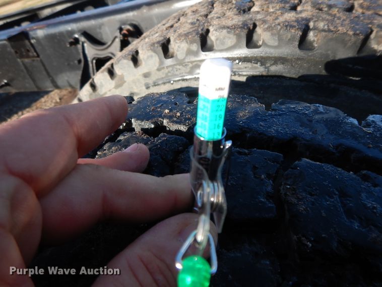 image for item GK9683 2009 International DuraStar 4400  truck cab and chassis