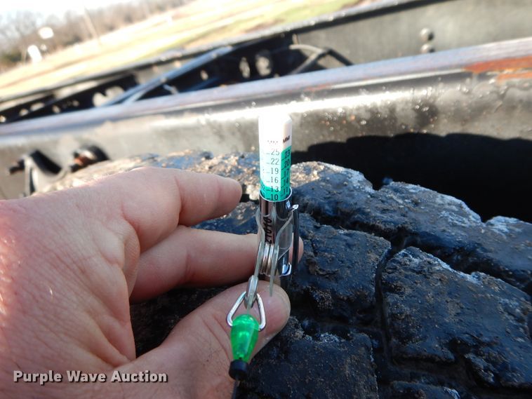 image for item GK9683 2009 International DuraStar 4400  truck cab and chassis