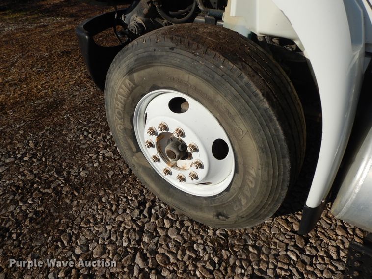 image for item GK9683 2009 International DuraStar 4400  truck cab and chassis