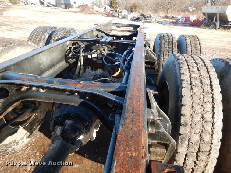 image for item GK9683 2009 International DuraStar 4400  truck cab and chassis