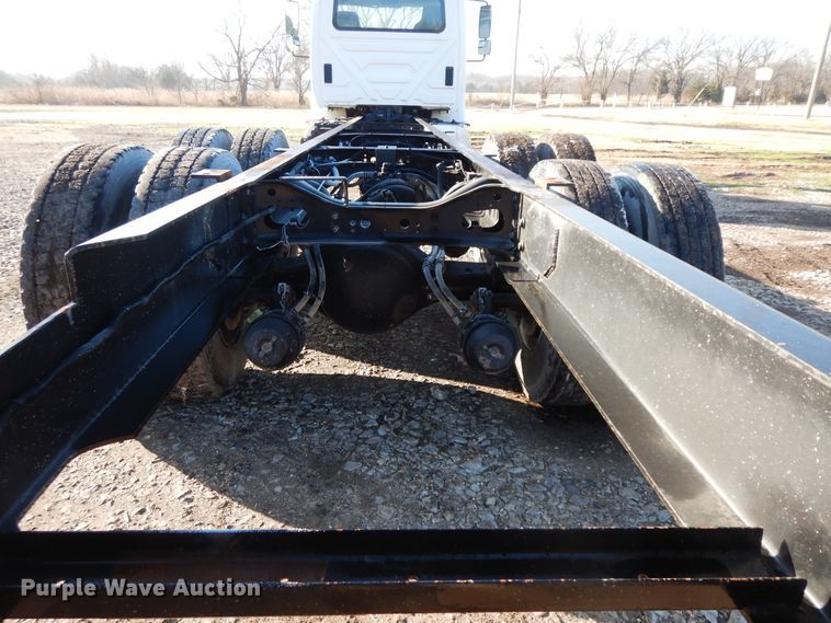 image for item GK9683 2009 International DuraStar 4400  truck cab and chassis