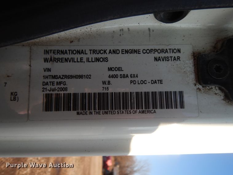 image for item GK9683 2009 International DuraStar 4400  truck cab and chassis